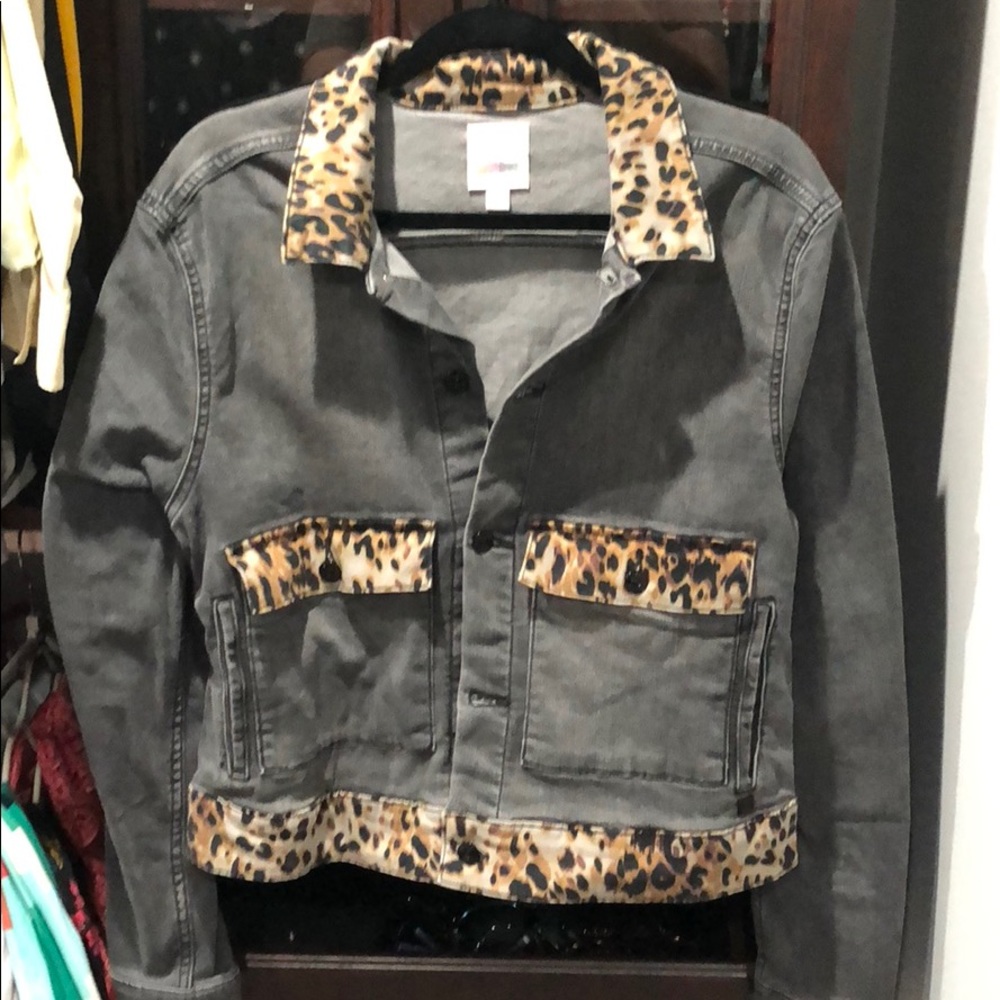 LuLaRoe Kenny. Black and animal print